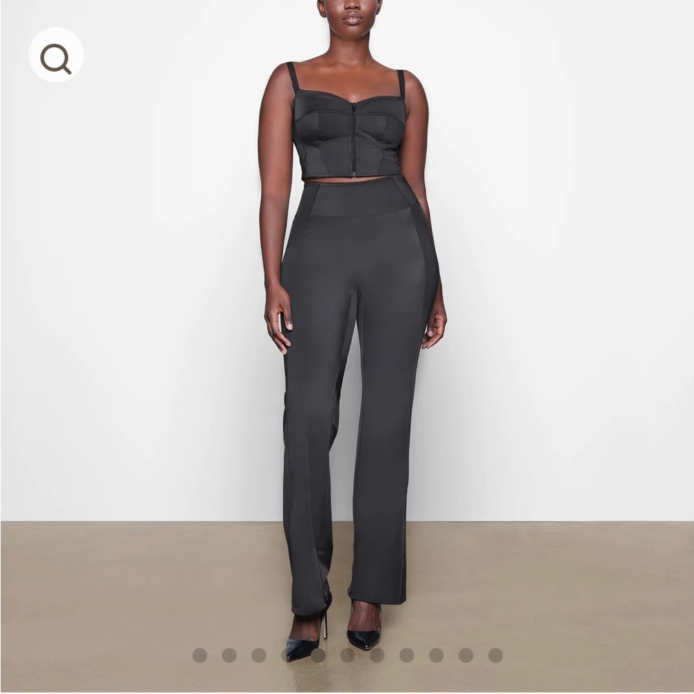 Skims Onyx Glam Pant. New w tags. Just tried on and it’s not for me. Size 2XL.
